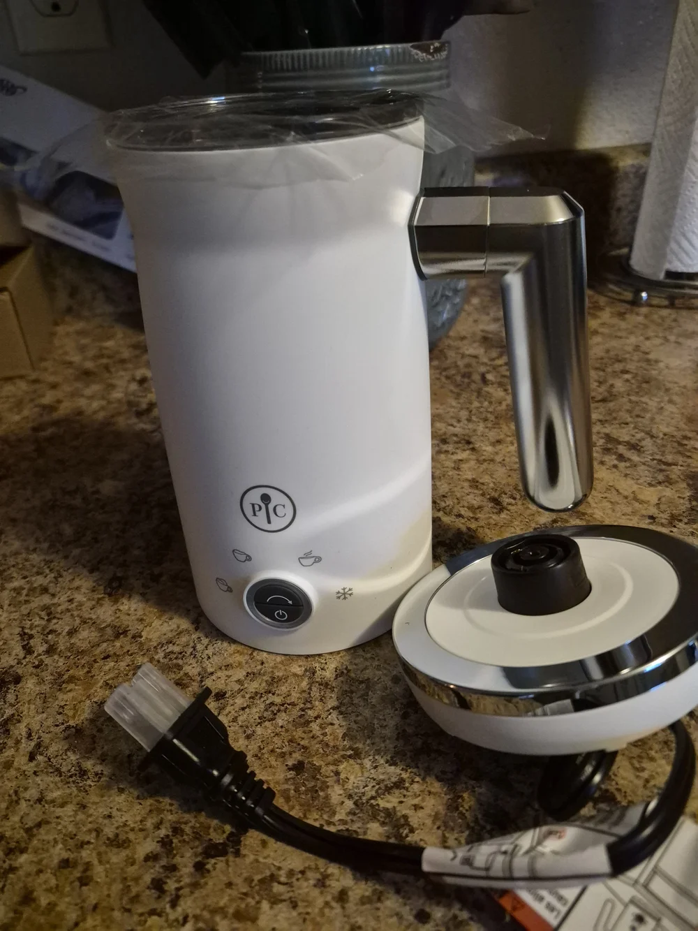 The Pampered Chef White Electric Milk Frother with Silver Handle